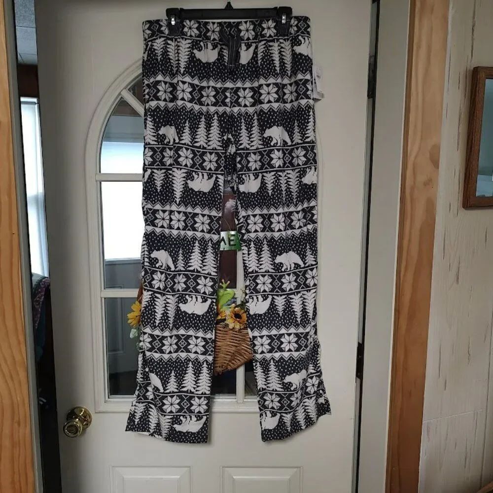New Old Navy Gray White Polar Bear Trees Flannel Lounge Pants Women's M